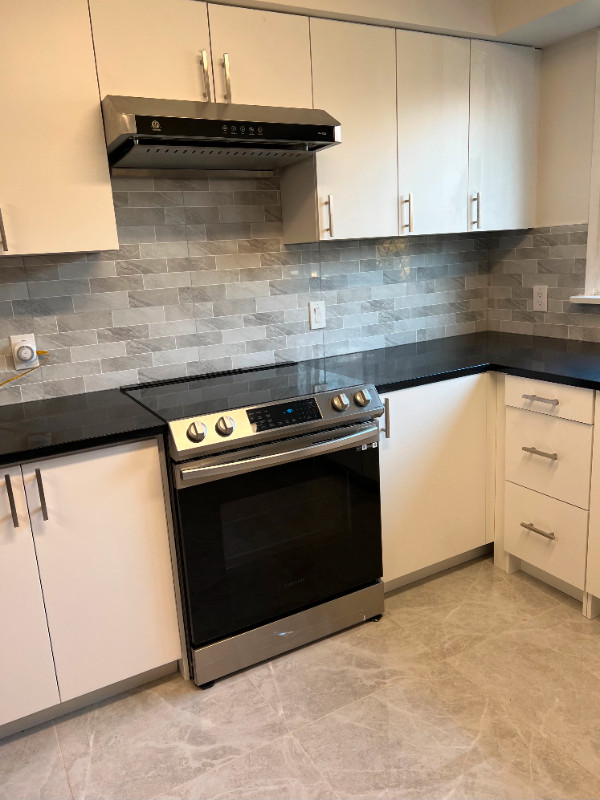 For Rent $2980 for 2 bed /1 bath kitchen family living room in Room Rentals & Roommates in Vancouver