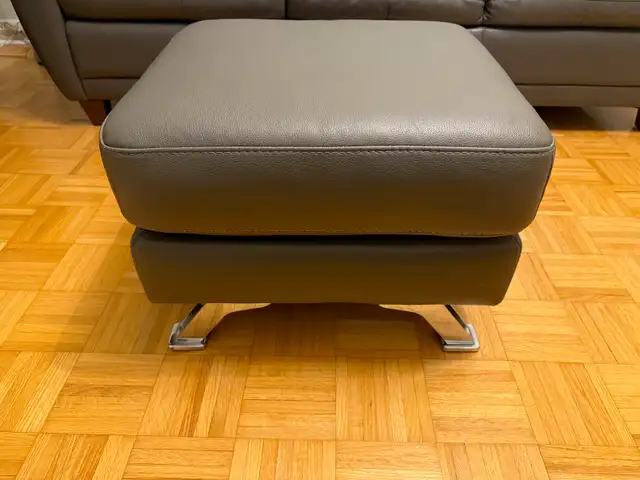 Leather Couch Set – 3 Pieces (Sofa, Armchair, Ottoman) in Couches & Futons in Markham / York Region - Image 9