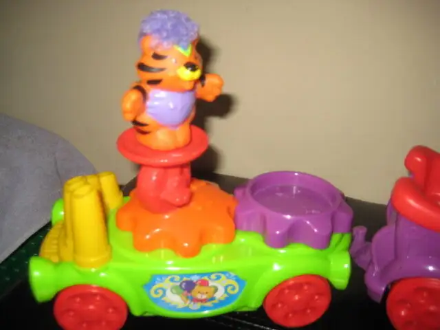 Fisher-Price Little People Musical Circus Train - DISCOVERY 1-462864744156289123