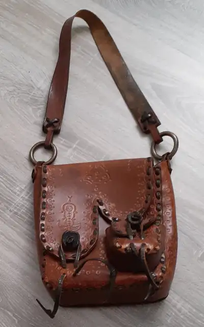 SACOCHE VINTAGE EN GROS CUIR., View more