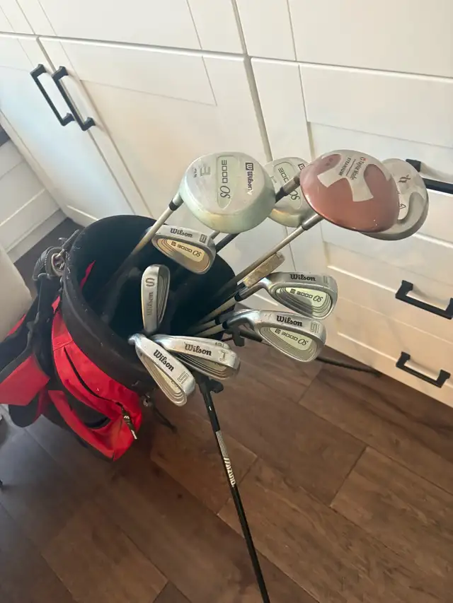 women’s left handed golf clubs and bag  in Golf in Guelph - Image 2