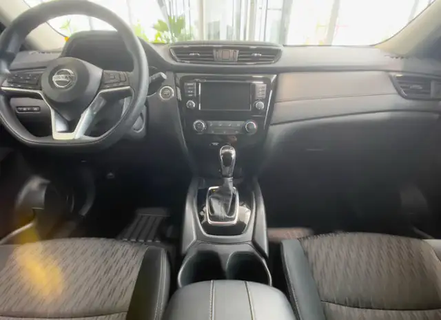  2018 Nissan  rogue AWD Beautiful in Cars & Trucks in Winnipeg - Image 7