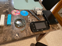 Wii U Kit with games for Wii and Wii U games inside the console 