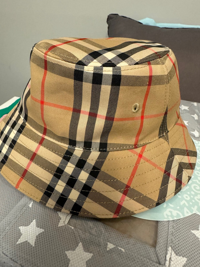 Burberry hat  in Clothing - 12-18 Months in Hamilton