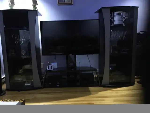 TV complete set in TVs in City of Montréal - Image 2