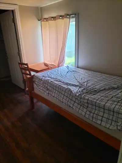 Above ground walkout suite bedroom for man
