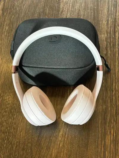 Looking to trade my NEW condition Beats Solo 4 over ear headphones for something of equal value. I w...