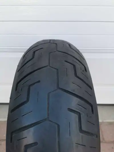 Dunlop D401 Harley Davidson 200/55 17 78V No holes or repairs
