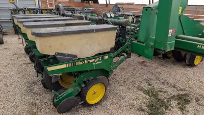 16 rows, 30" spacing. 3 bu boxes, opener discs, gauge wheels, and closing wheels in good shape. 2 se...