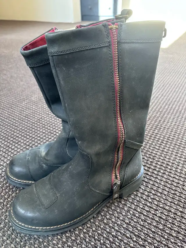 Leather biker boots size 7 women 5 men in Women's - Shoes in Burnaby/New Westminster - Image 2