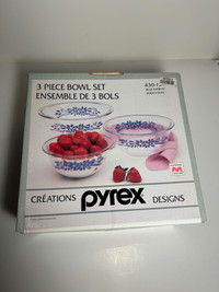 Vintage Pyrex Blue Ribbon bowls set