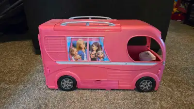 Barbie camper, expands to make a lovely camper home for Barbie and her friends! Slight damage on fro...