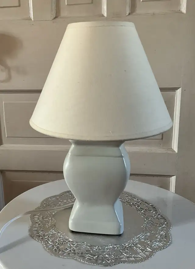 More Table Lamps in Indoor Lighting & Fans in Ottawa - Image 10