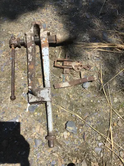 Heavy duty leg vice., View more