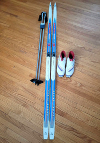 Cross Country Ski set - Womens 5.5 - 8 / Youth 4.5 - 7