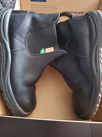 Blundstone size 14 cdn size 13 Australian