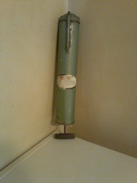 Vintage 1950,s  Chapin garden sprayer/duster,works very well.