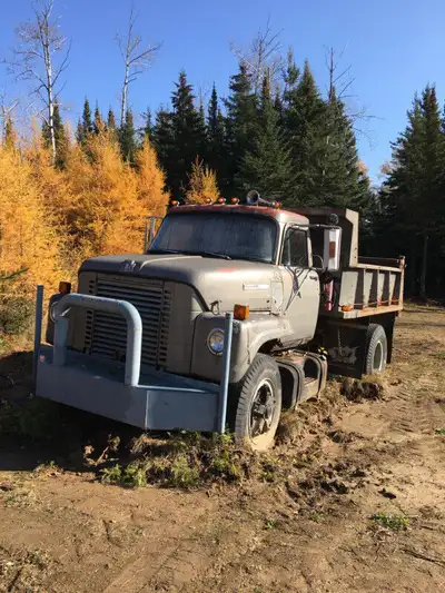 International 5 Ton Dump Truck--10 Foot Box V8 Gas (404 cubic inch), 5 Speed Transmission Does not r...