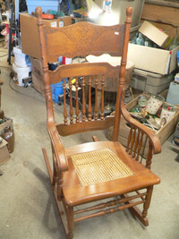 plusieurs chaise antique a différent prix