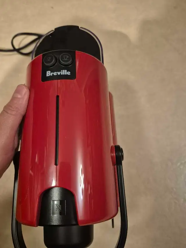 Breville Nespresso Pixie in Coffee Makers in Napanee - Image 3
