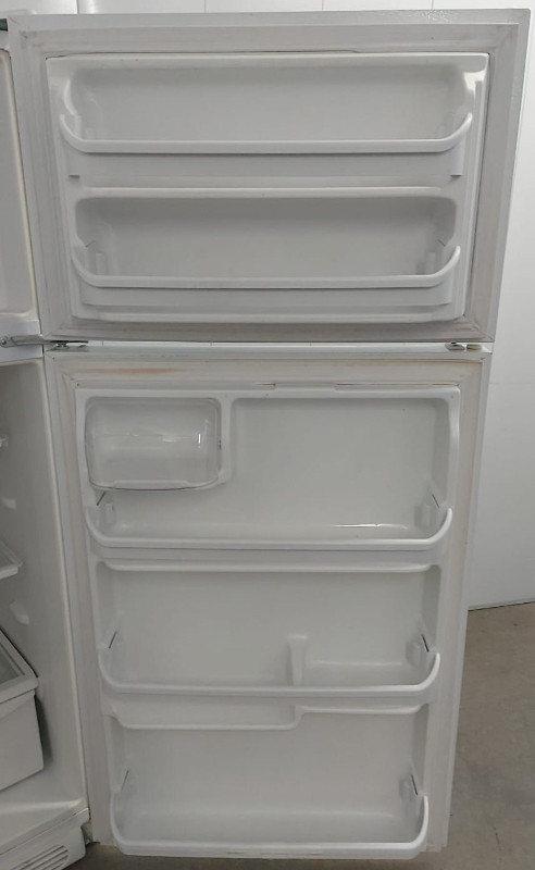 WHITE WESTINGHOUSE FRIDGE by ELECTROLUX (Reversible Doors) in Refrigerators in London - Image 4