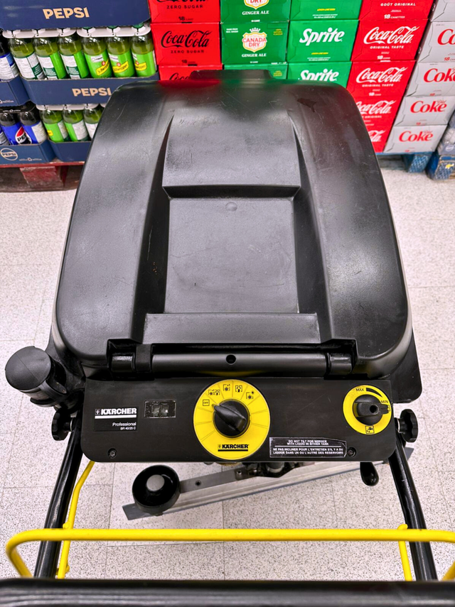 Karcher BR 40/25 C Commercial Floor Scrubber | 16" Roller Brush in Other in City of Toronto - Image 5