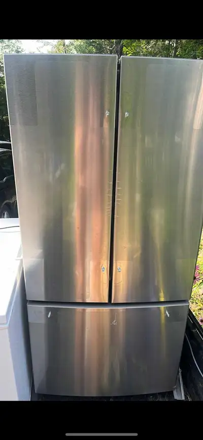 Frigo LG stainsless avec congel en bas - défectueux 50$, View more