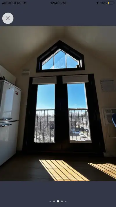 This 3rd floor loft apartmen is an ideal location for all downtown amenities and transportation. Ide...