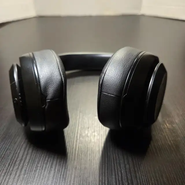 Beats Studio3 Wireless Over-Ear Headphones - Matte Black - Noi in Headphones in City of Halifax - Image 6