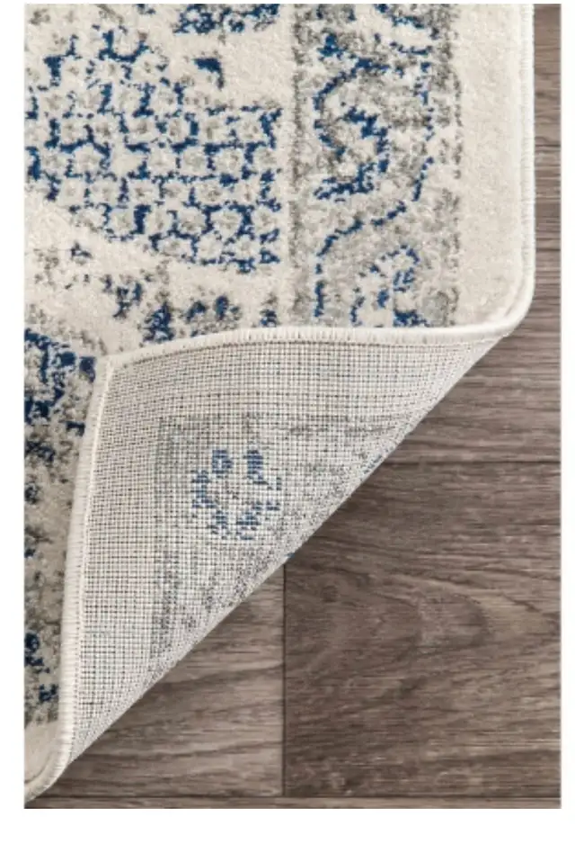 Runner carpet rug in Rugs, Carpets & Runners in Markham / York Region - Image 4