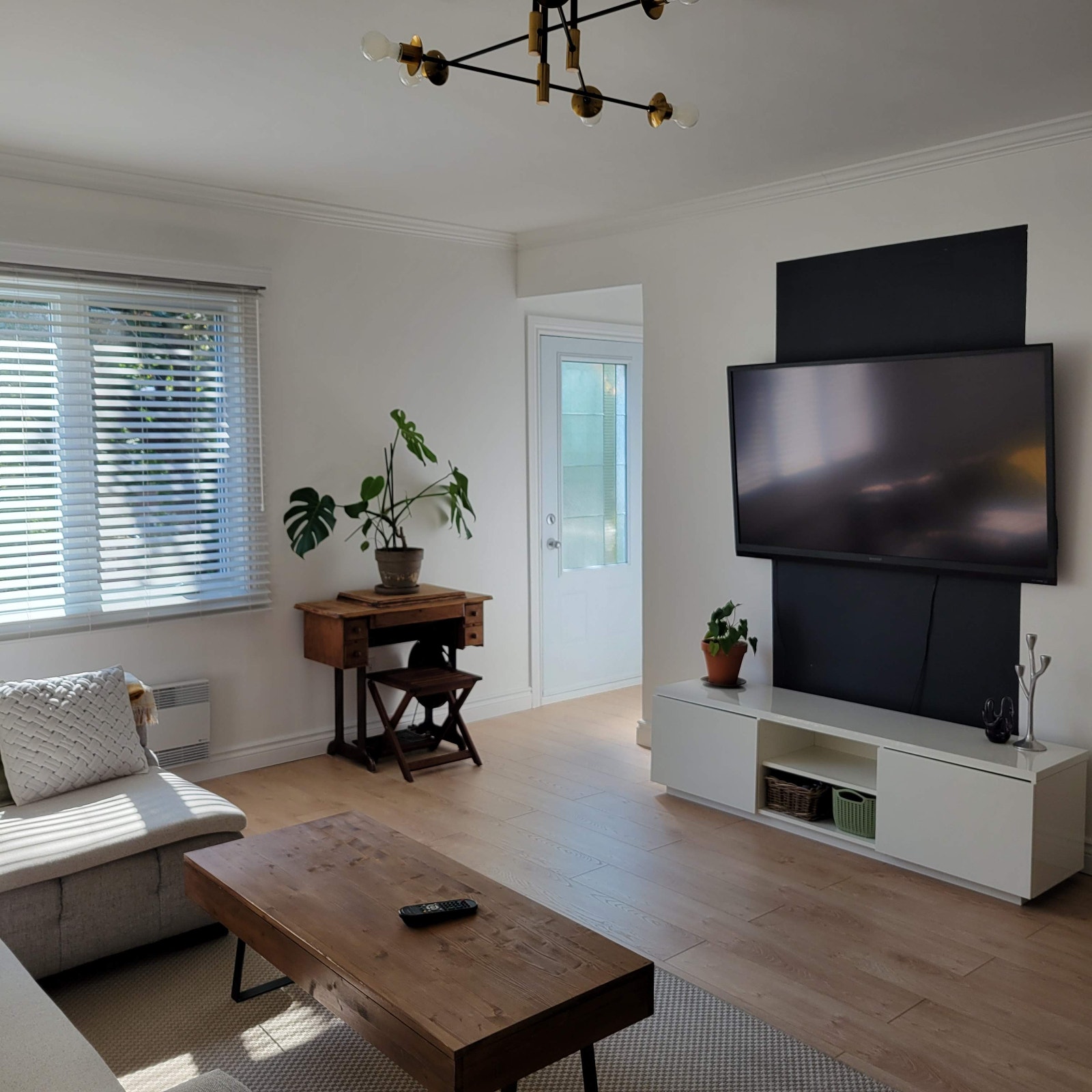 4½ meublé tout inclus – 2 chambres – Disponible – 1990$/mo — photo 3