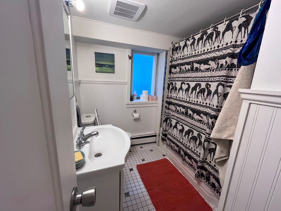 Room Rental in Kitsilano - Long term 4