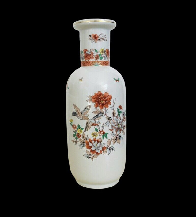 Vintage VISTA ALEGRE Portugal, 12.5” tall vase, Magnolia flowers in Arts & Collectibles in Oshawa / Durham Region - Image 2