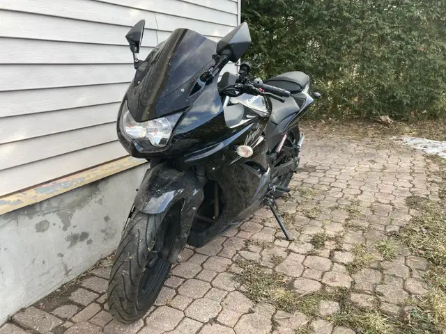 2009 kawaski ninja 250cc in Sport Bikes in Ottawa - Image 4