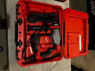 Milwaukee Rotary Hammer 5/8 inch SDS plus kit, View more