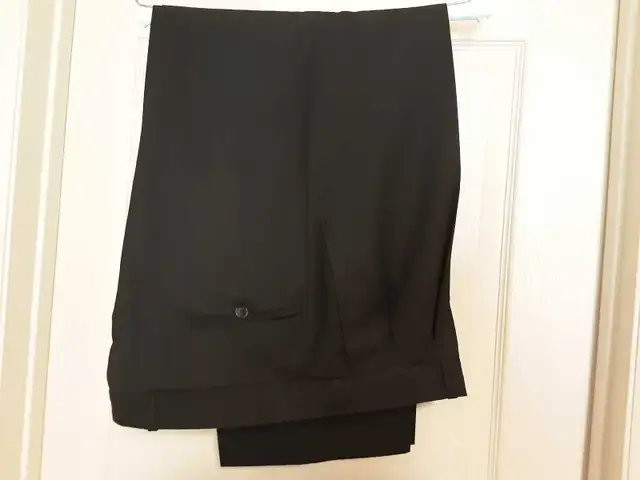 Men's/Youth Suit in Men's in Strathcona County - Image 3