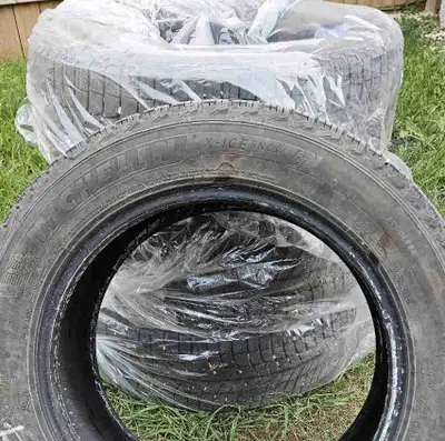 Set of 4 Michelin Ice-X snow tires. 225/55 R18 102H In good condition. No rims included. To be sold...
