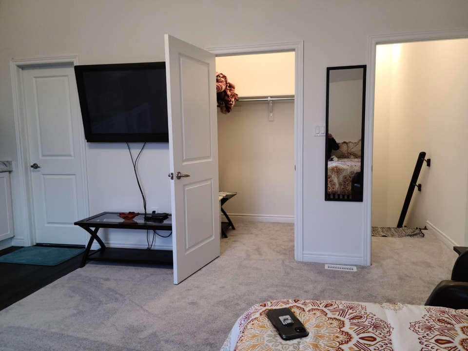 FULLY FURNISHED ONE BEDROOM COZY  APARTMENT FOR RENT IN WHITBY 3