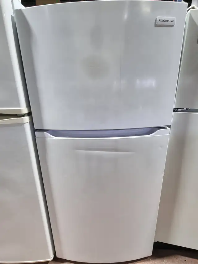 Réfrigérateur 27 po Blanc | FFHT1425VW Frigidaire *** USAGÉ *** in Refrigerators in Laval / North Shore - Image 2
