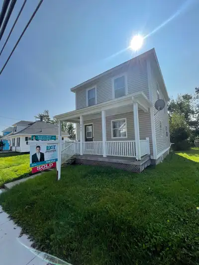 3 Bedroom 2 Bathroom House for Rent – Robie St, Truro $2,150/month – Available Now Single-family hom...