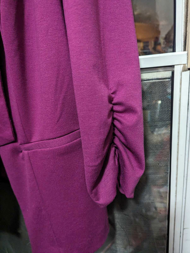 Very beautiful blazer size 2 in Women's - Tops & Outerwear in Cranbrook - Image 2