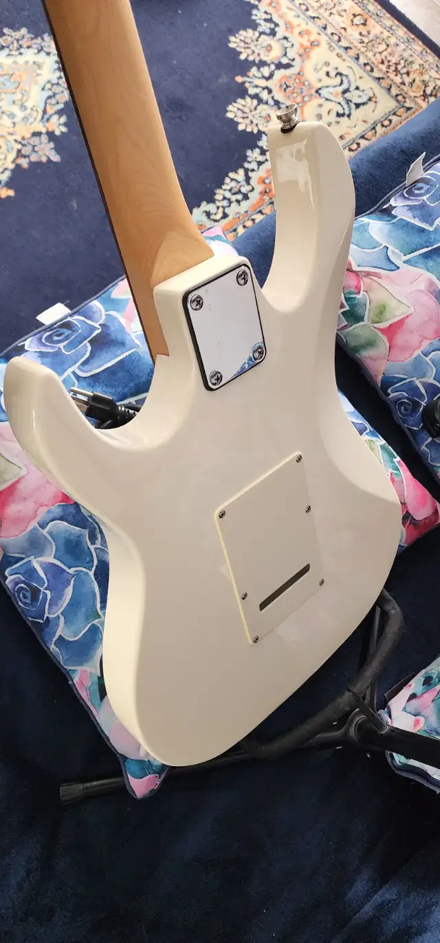 Electric Guitar Ibanez Gio in Guitars in Laval / North Shore - Image 3