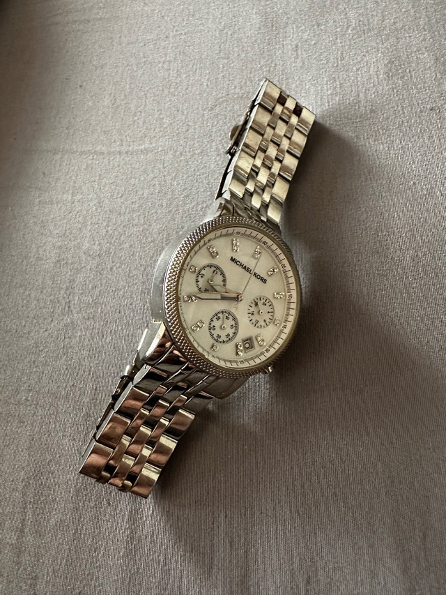 MICHAEL KORS CHRONOGRAPH WATCH in Jewellery & Watches in Markham / York Region