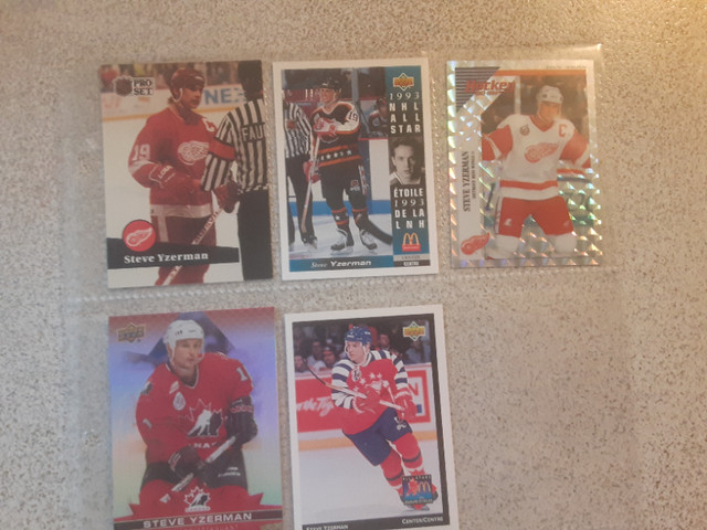 CARTES DE HOCKEY DE STEVE YZERMAN DETROIT RED-WINGS dans Art et objets de collection  à Laval/Rive Nord - Image 4