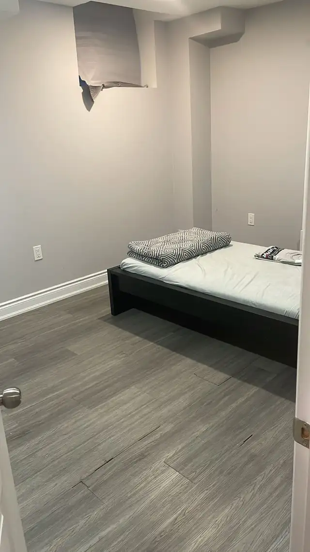 Furnished Room for Rent! (Brampton/Mississauga Border) in Room Rentals & Roommates in Oakville / Halton Region - Image 4