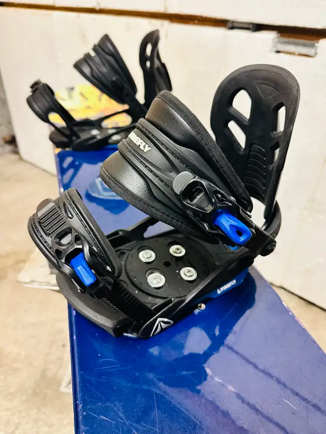Forum kids snowboard 135 cm with Firefly bindings in Snowboard in Markham / York Region - Image 7