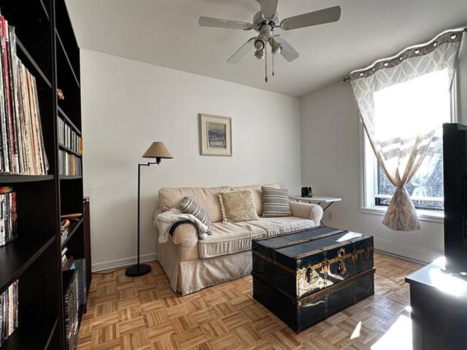 Apartment for Rent - 2555 Montgomery 3