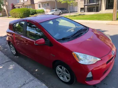 Toyota prius c hybride 2013 Transmission automatique 138 591 km Apple CarPlay/ Android Auto Caméra d...