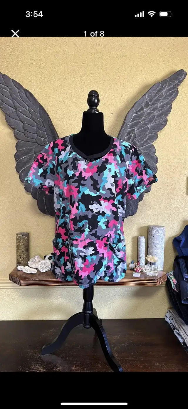 Dickies Camo Scrub Shirt in Women's - Tops & Outerwear in Edmonton - Image 2