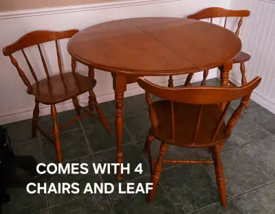 VILAS Canada Antique Table and Chair Set. Comes with 4 Chairs and the Leaf.